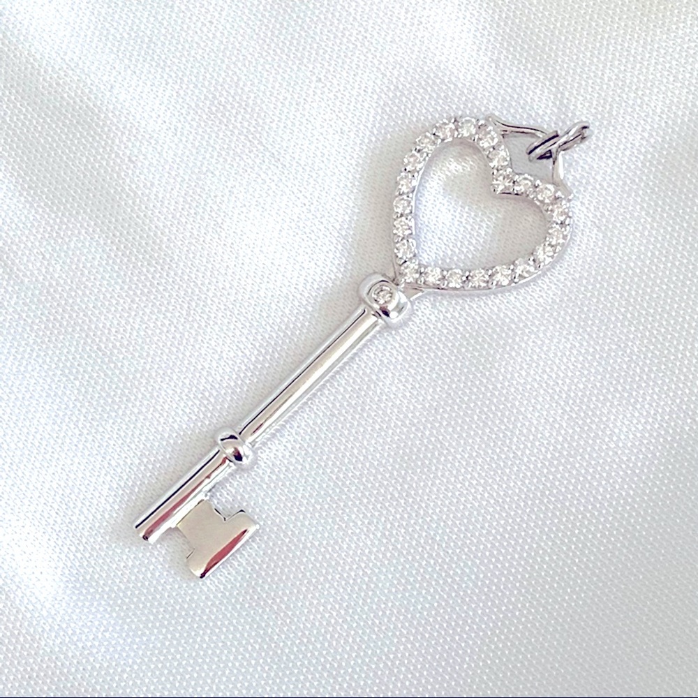 🆕Sterling CZ Pave Heart Skeleton Key Pendant